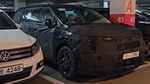 На одной из парковок заметили обновленный Kia Carnival
