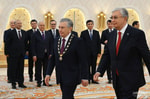 Президента Узбекистана наградили высшим орденом «Алтын Кыран»