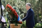 Шавкат Мирзиёев почтил память Ислама Каримова