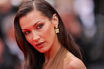 Белла Хадид появилась на красной дорожке Каннского фестиваля в «голом» платье