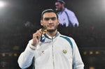 Олимпийского чемпиона по боксу Лазизбека Мулложонова дисквалифицировали на три года