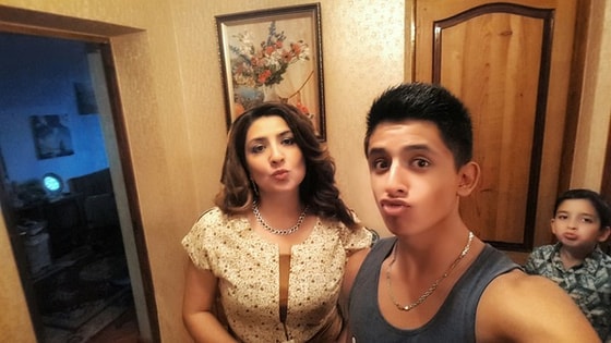 Гейдар с матерью.&nbsp;Фото: ask.fm/sahibkiran