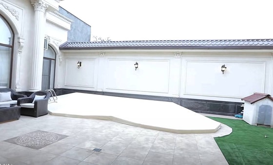 Фото: Nishonda/дворик с бассейном