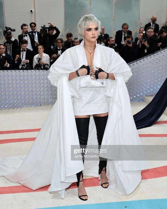 Фото: Кара Делевинь в&nbsp;Karl Lagerfeld