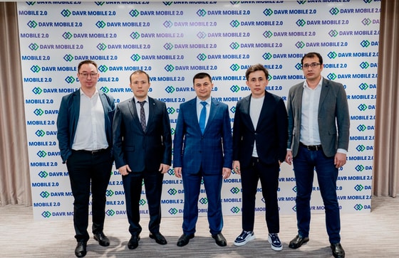 Начальник отдела маркетинга Александр А.Л., заместитель председателя правления банка С.С. Назаров, член правления банка Мирзаятов М.М., руководитель отдела развития мобильного приложения Шохрух Камолович и старший менеджер ИТ-проектов Ильхом Хасанов