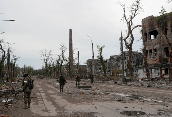Разминирование территории металлургического завода «Азовсталь» в Мариуполе / Meduza
