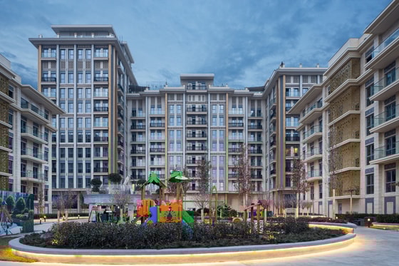 Готовый двор в блоке D. Вид на первую линию.