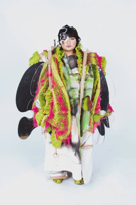 Образ от Яшаны Малхотра.