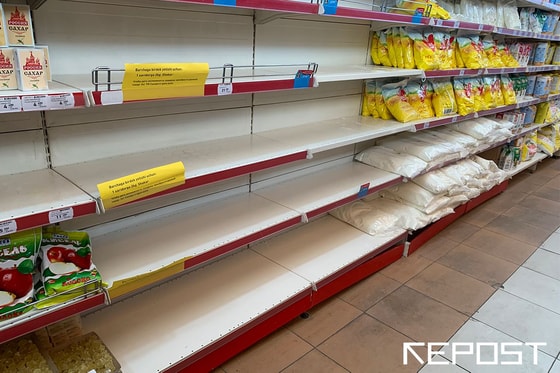 Фото: Пустые полки в супермаркете