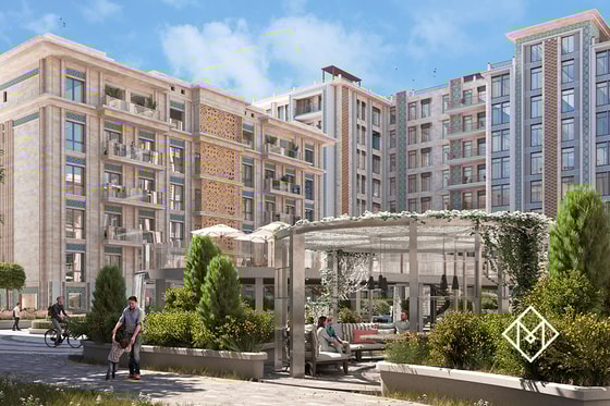 Фрагмент шестиэтажного дома со стороны внутреннего двора.