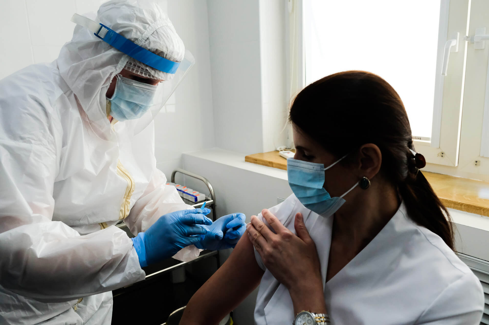 Минздрав озвучил побочные эффекты, с которыми столкнулись привитые от «короны» узбекистанцы