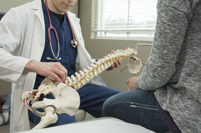 Как по позвоночнику можно определить ауру и биополе человека