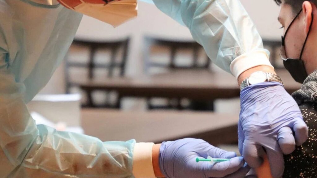 Названы самые вакцинированные страны мира