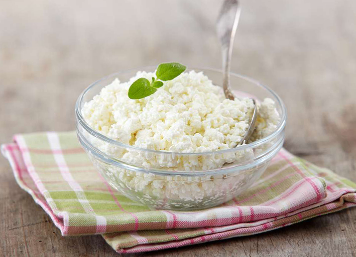 Диетолог объяснила опасность ежедневного употребления творога