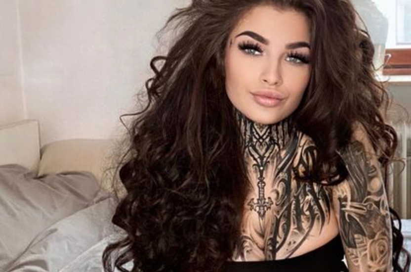 Девушка с тату во все тело раскрыла причину тяги к рисункам вопреки боли