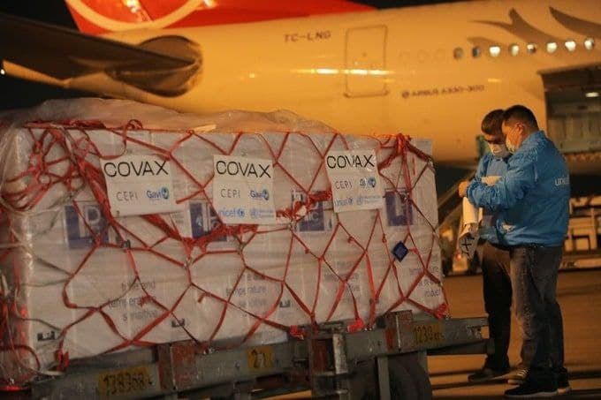 В Узбекистан доставили очередную партию вакцины AstraZeneca