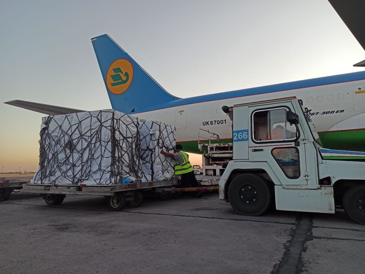 В Узбекистан доставили новую партию узбекско-китайской вакцины ZF-UZ-VAC2001