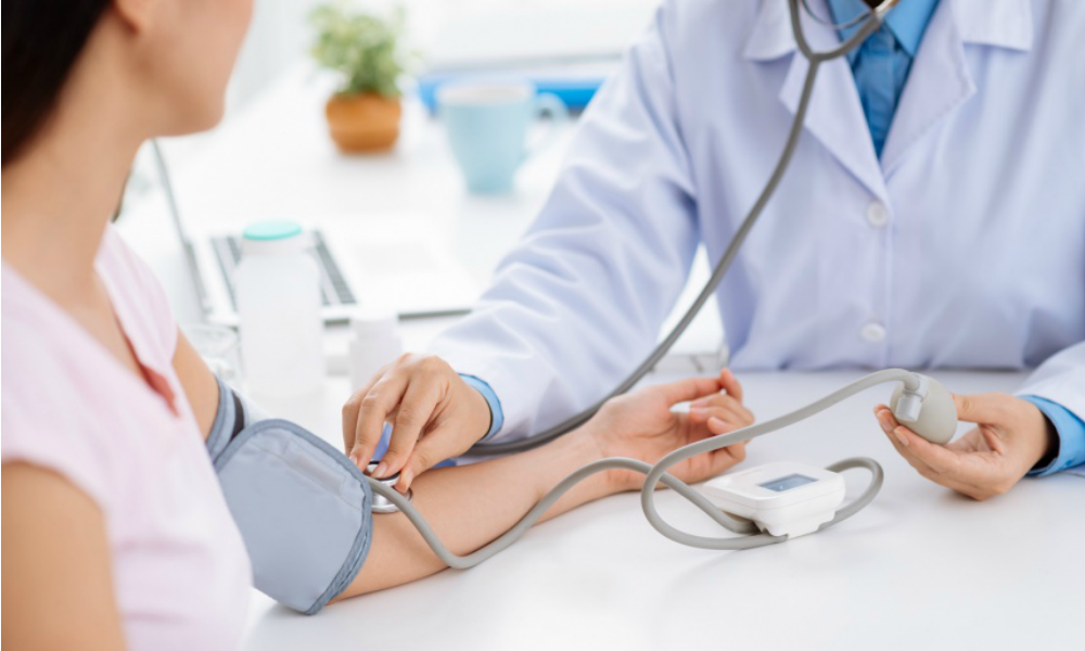 Кардиолог рассказал, при каких симптомах стоит немедленно обратиться к врачу