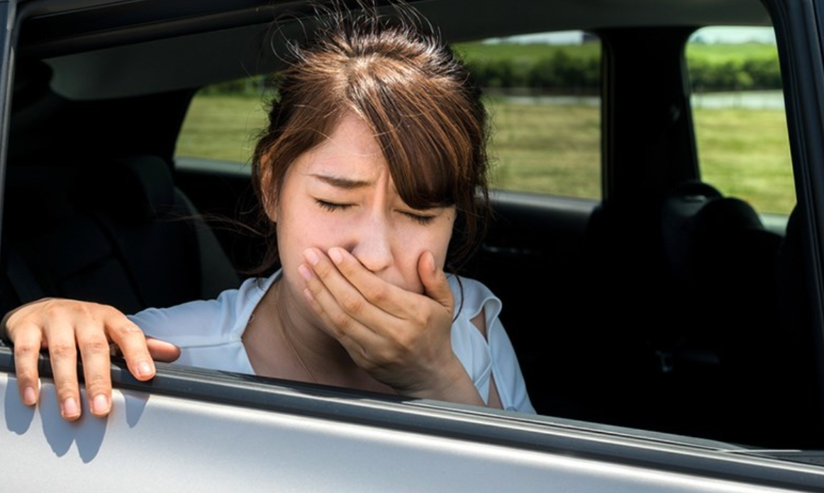 Что делать, если вас укачивает в машине?