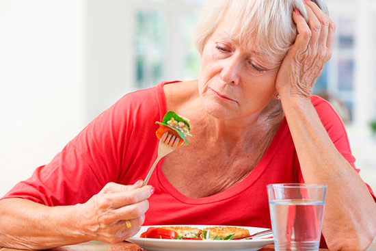 Какими заболеваниями может грозить привычка кушать в одиночку?