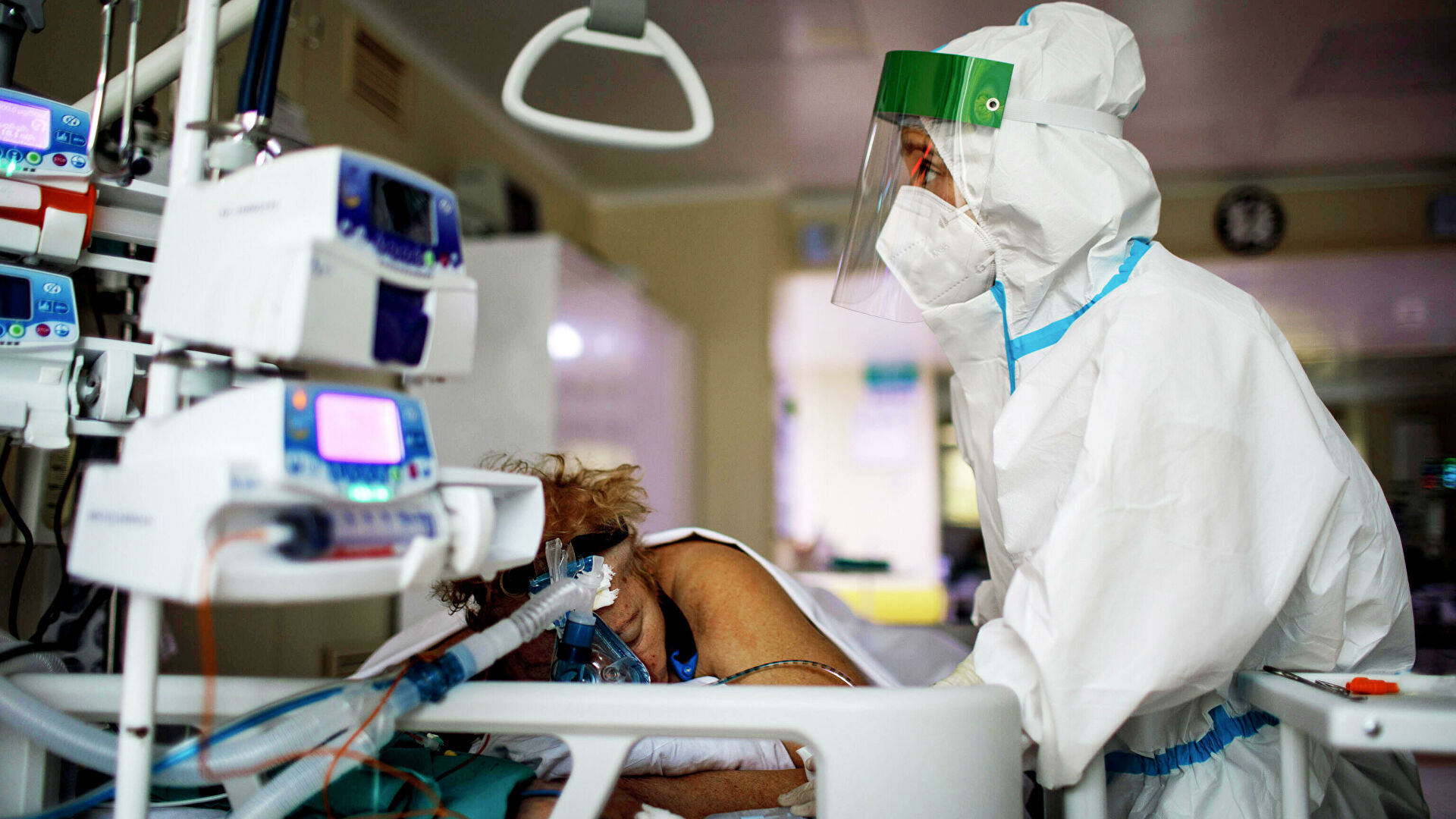 Ученые выяснили, что у людей, принимающих определенные антидепрессанты, ниже риск смерти от коронавируса