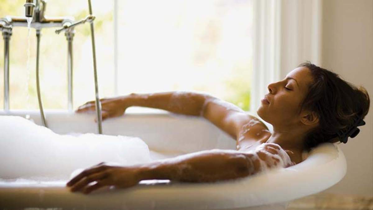 Горячий душ нельзя принимать во время болезни — мнение врача