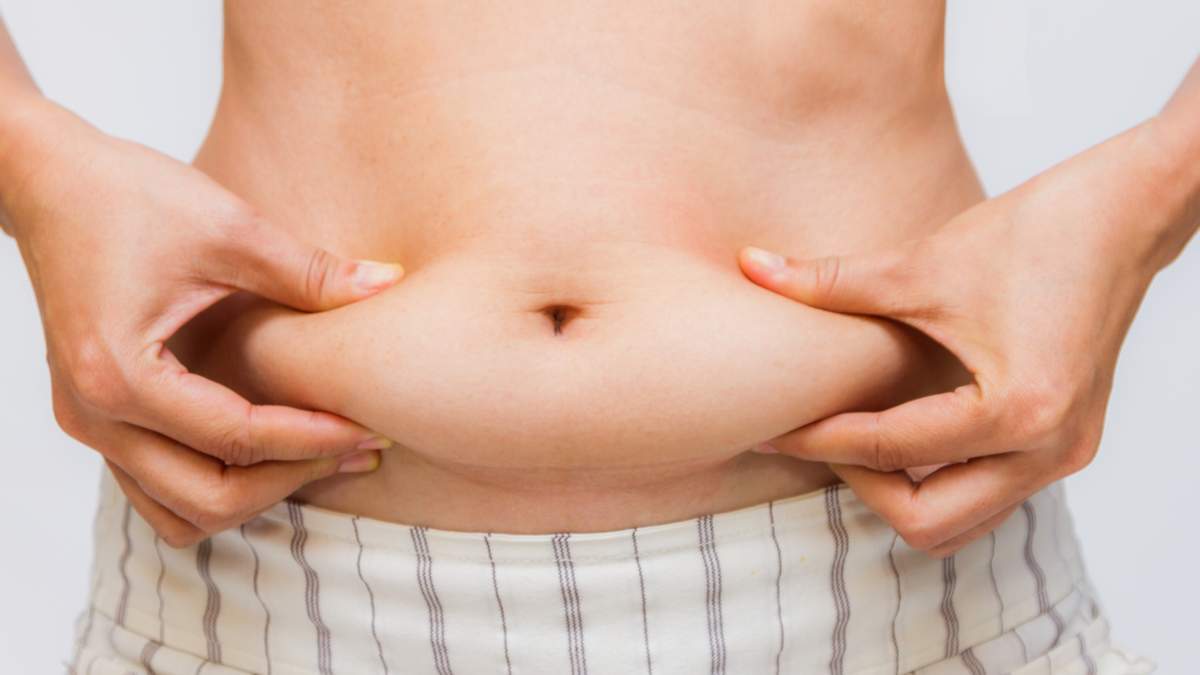 Диетолог рассказала, какие напитки помогут избавиться от жира на животе