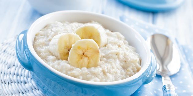 Быстрая овсяная каша с бананом в микроволновке