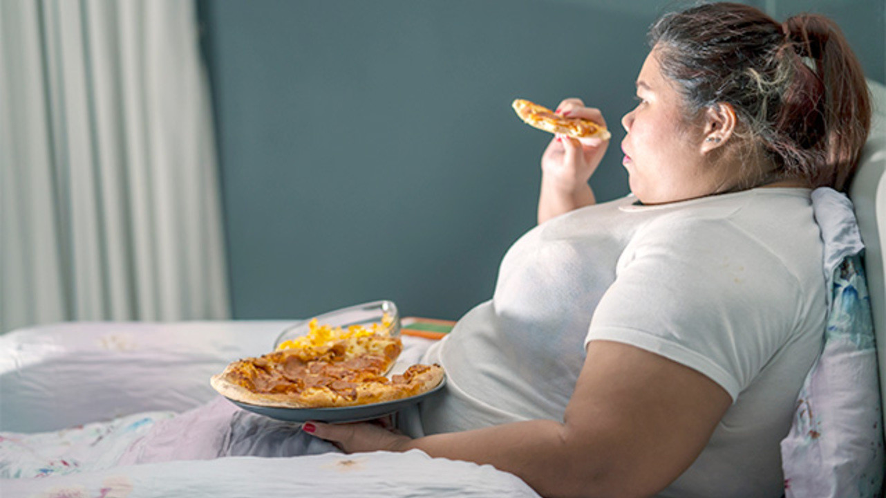 Как не переедать при стрессовых ситуациях — рассказывает диетолог