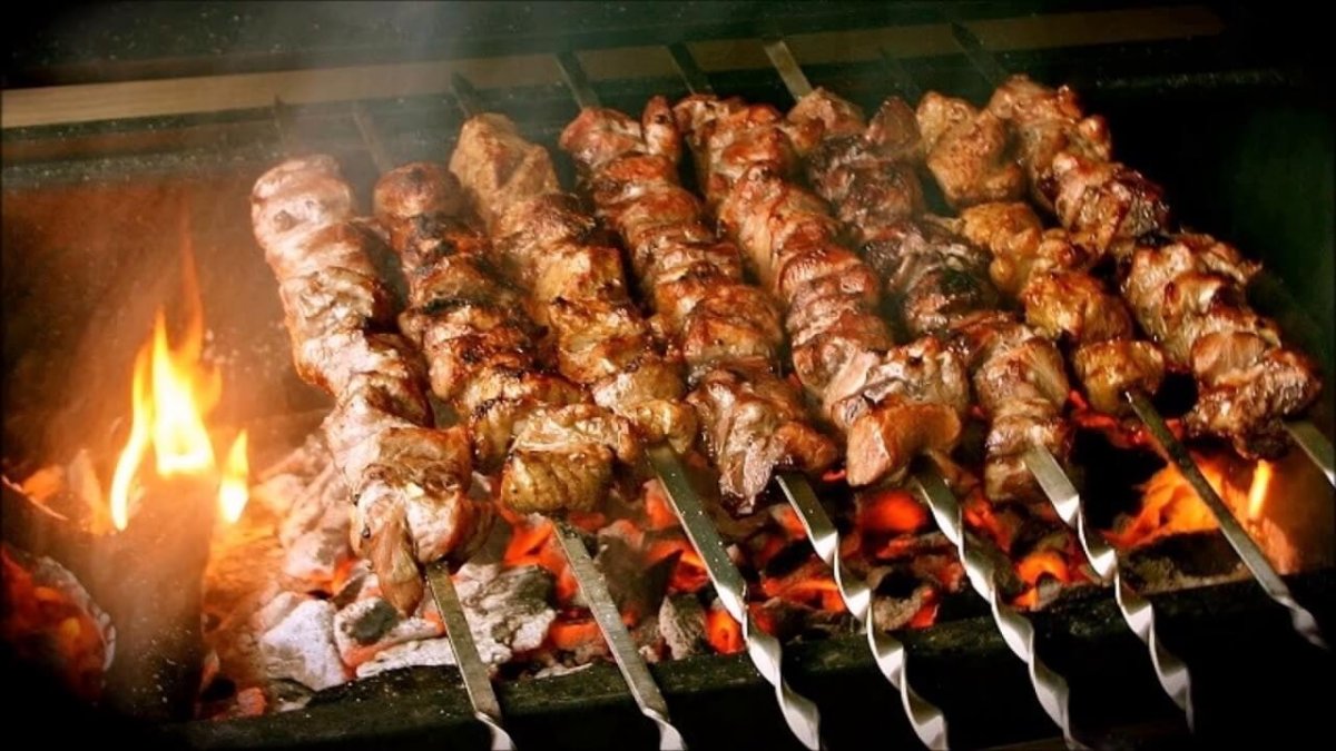 Шашлык может привести к депрессии — чтобы избежать этого, нужно есть вонючий сыр