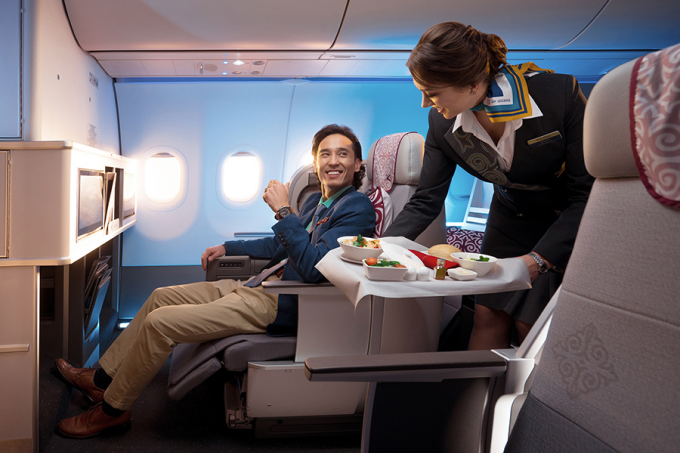 Горячее питание в бизнес классе на рейсах авиакомпании Air Astana