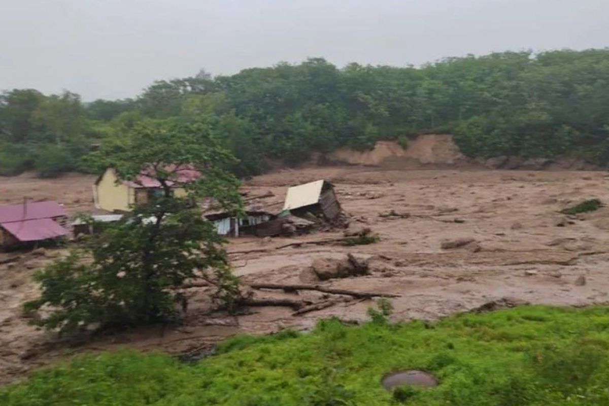 Жителей девяти регионов Узбекистана предупредили о возможном схождении селя