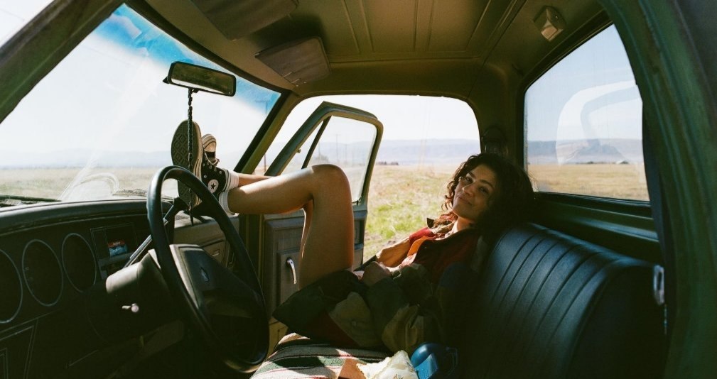 Ру Беннетт отправляется в Мексику в новом трейлере «Эйфория»