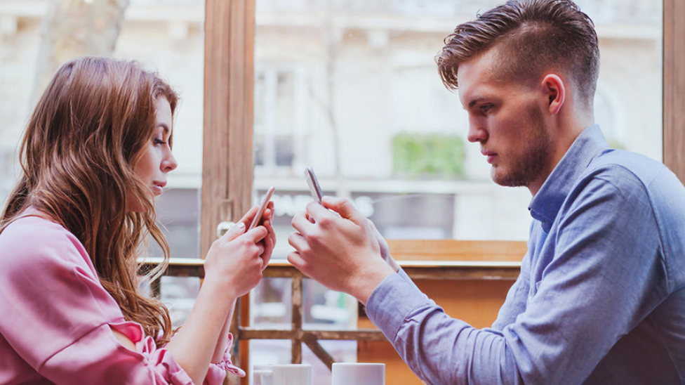 Узбекский психолог рассказала, что такое фаббинг и как от него избавиться