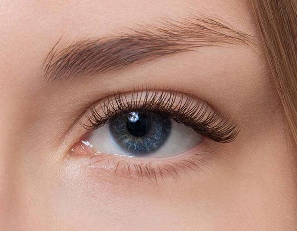 Офтальмолог предупредила об опасности наращивания ресниц