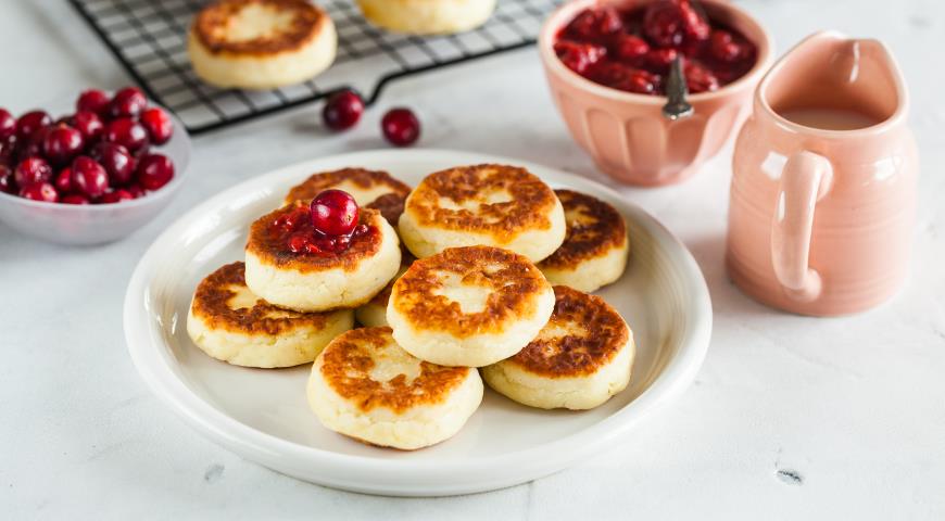 Легкий рецепт полезных сырников — видео