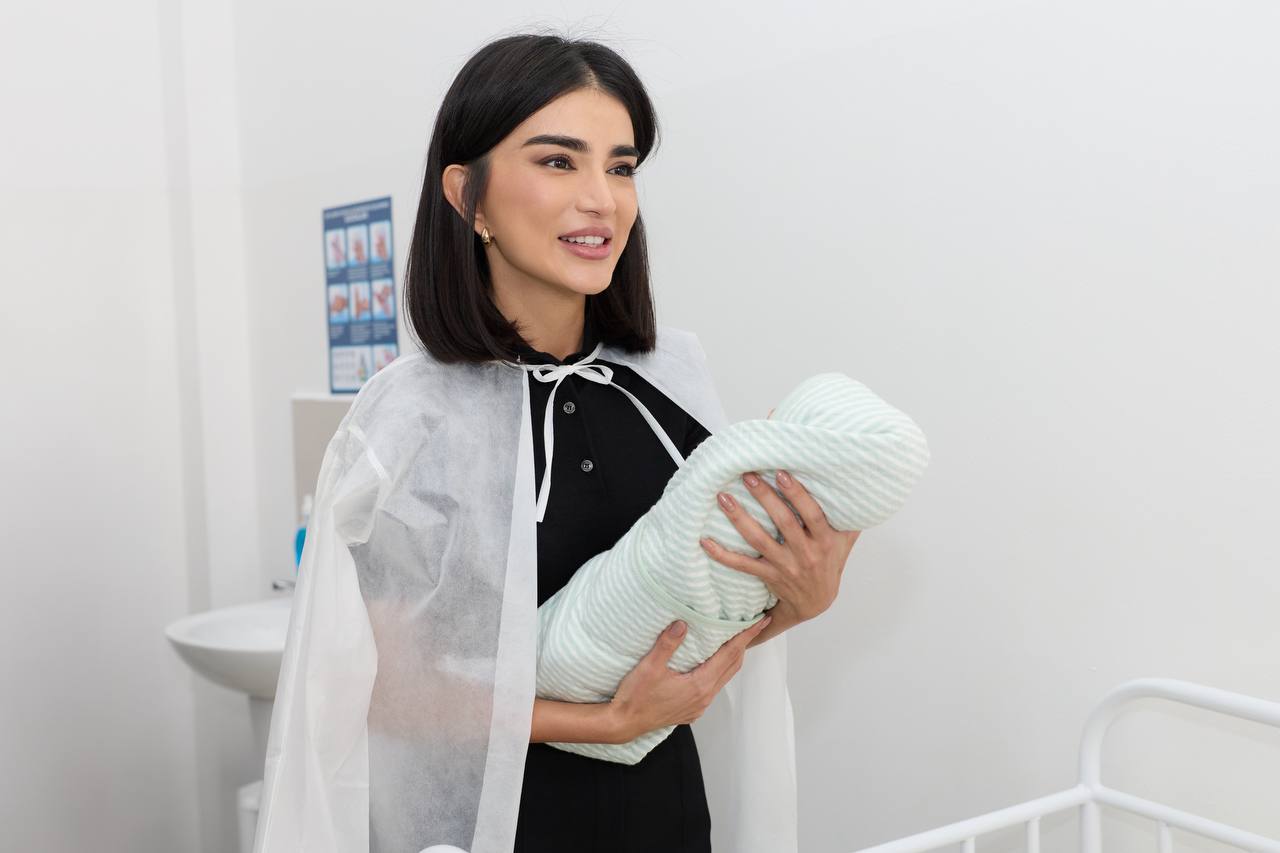 Саида Мирзиёева посетила заново отстроенную поликлинику в Ургуте. В декабре там почти не было условий