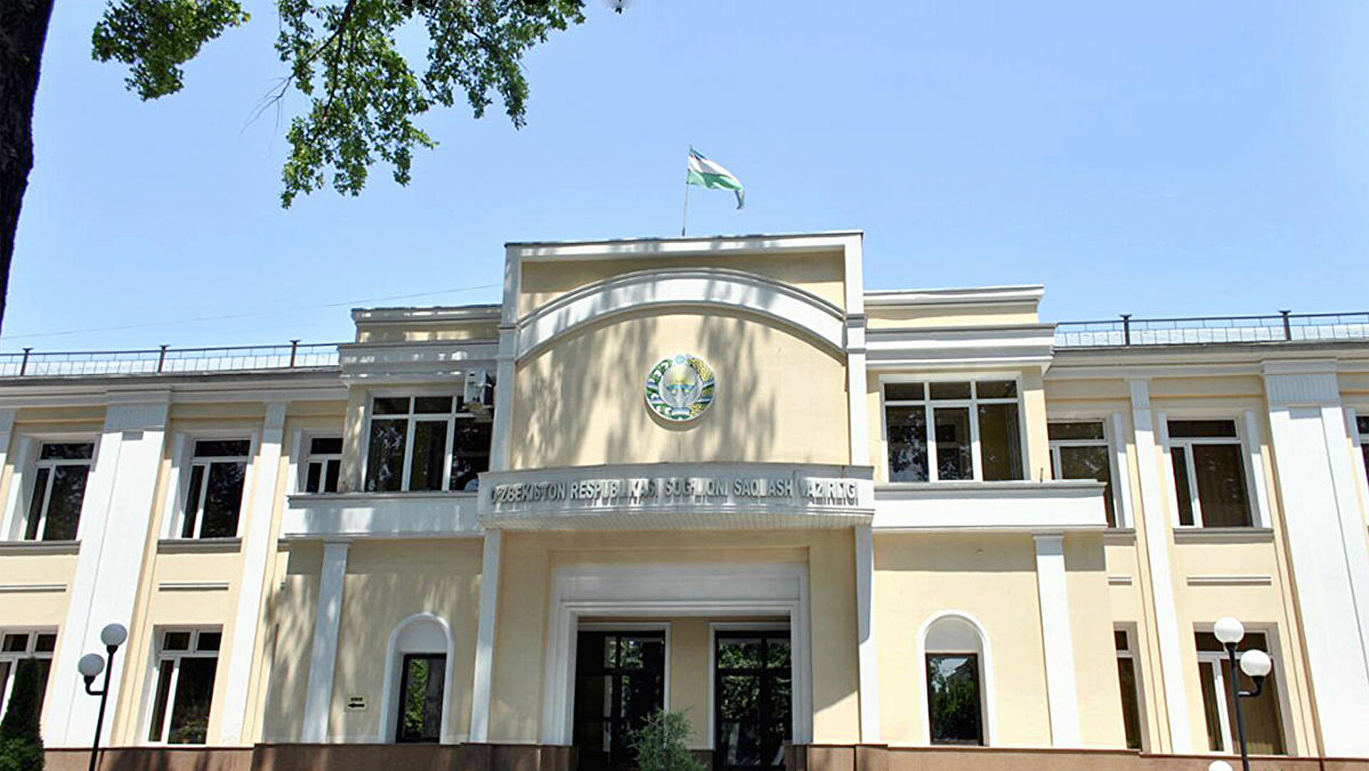  Минздрав прокомментировал случаи массовой вакцинации в школах