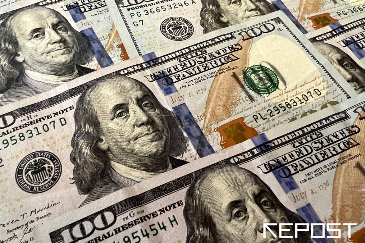 Курсы валют на 30 апреля: доллар упал ниже 12 000 сумов