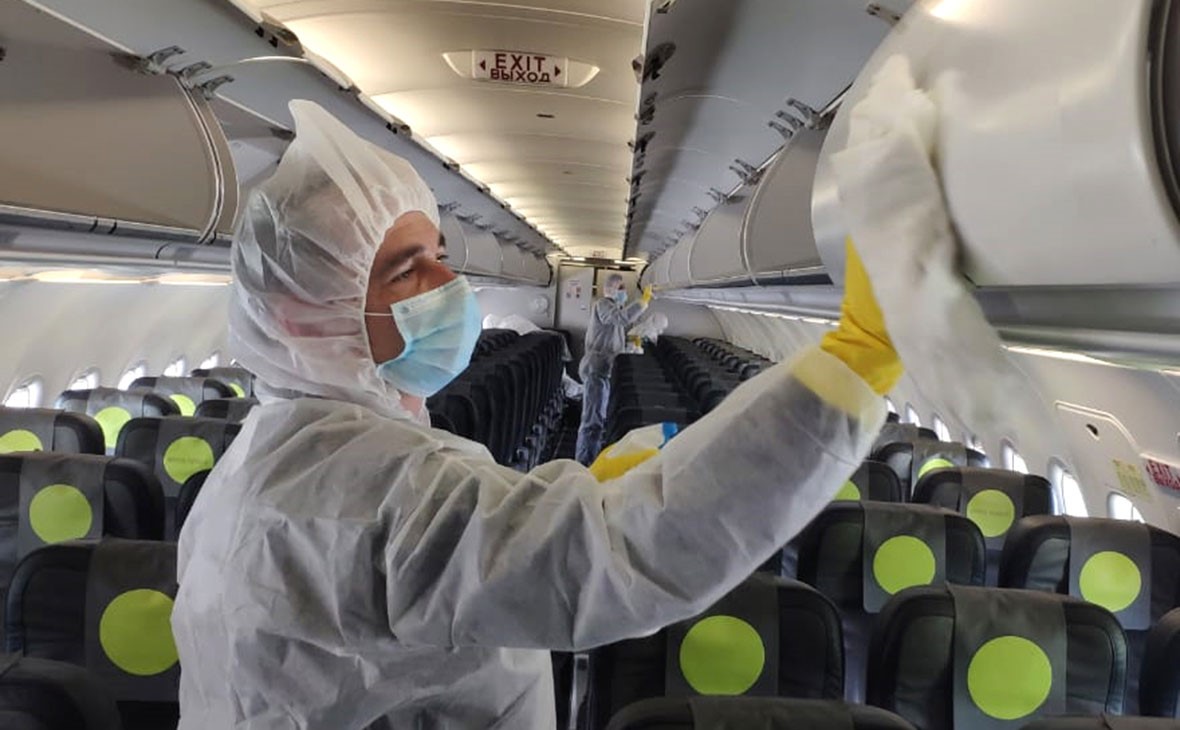 Стало известно, как избежать заражения коронавирусом на борту самолета