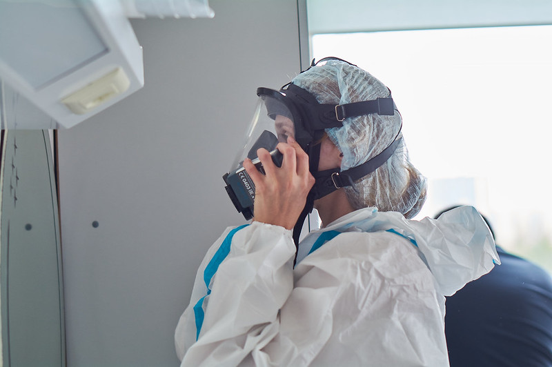 Заразившиеся «омикрон»-штаммом в России были вакцинированы