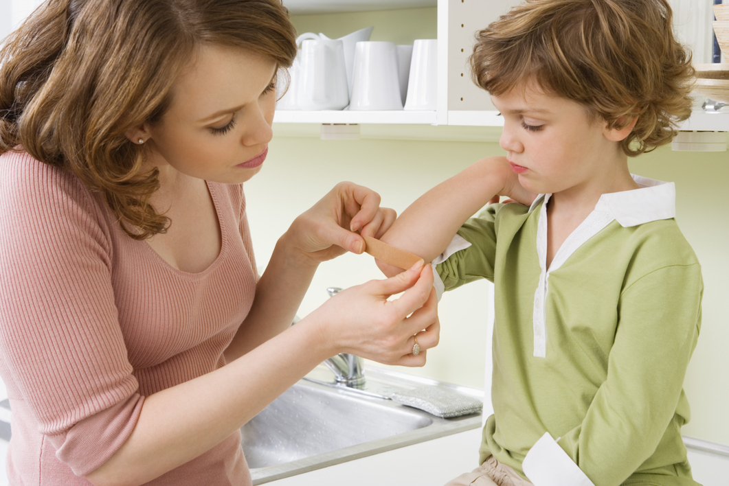 Женщина повела ребенка к врачу из-за ушиба и спасла ему жизнь