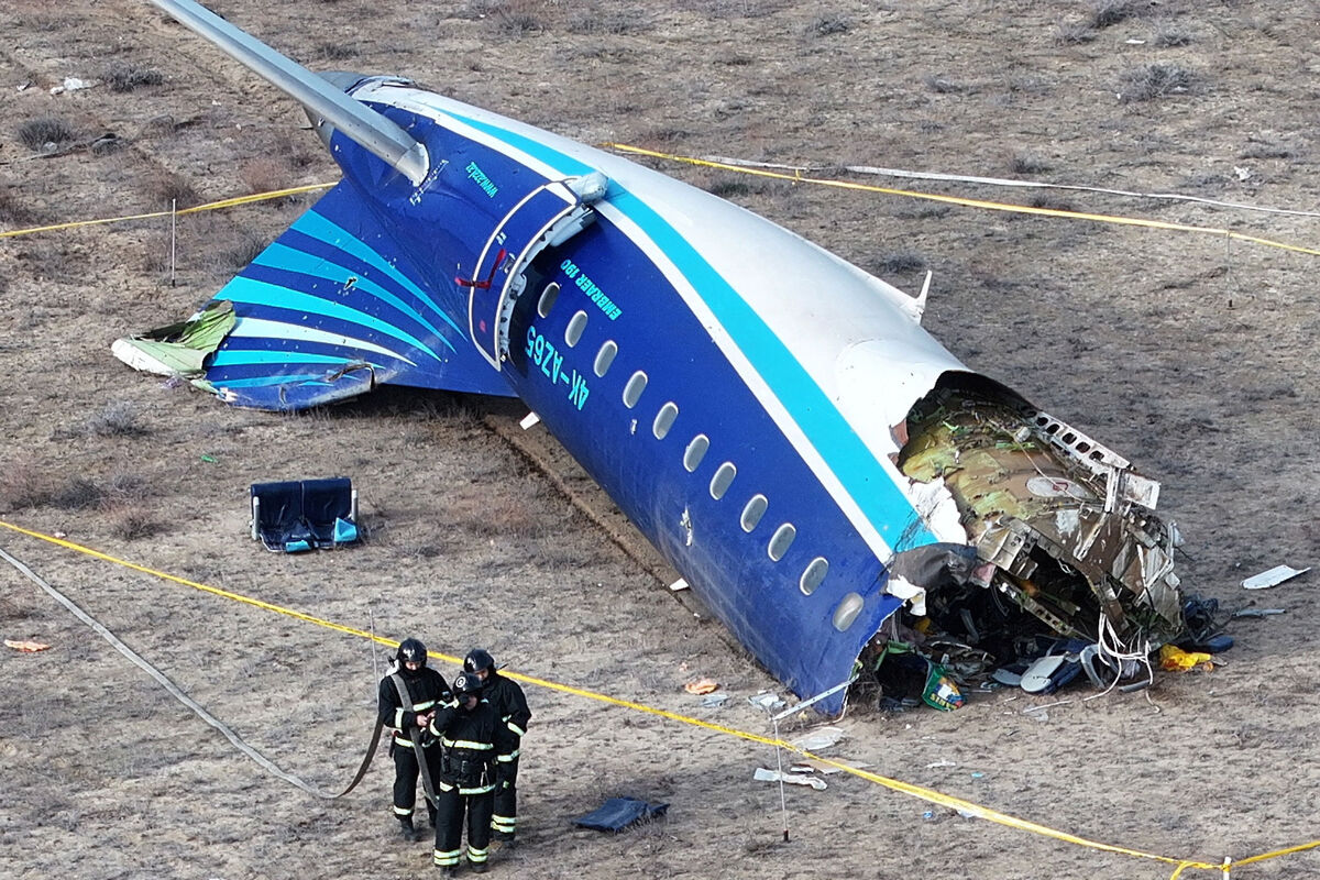 Россия и Азербайджан заявили, что урегулировали вопрос по крушению самолета AZAL