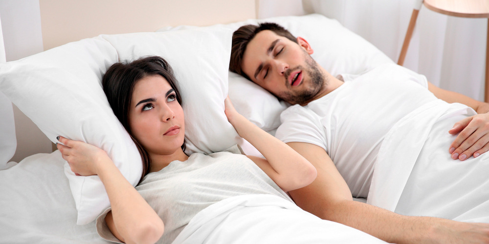 Названы самые эффективные способы для избавления от храпа