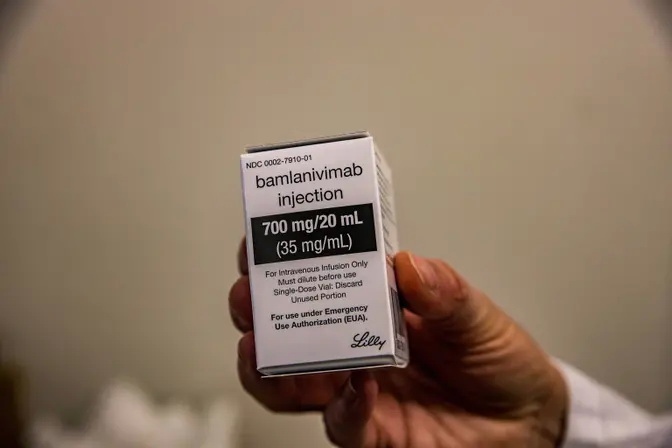 В США разрешили применять «коктейль» из антител для лечения COVID-19