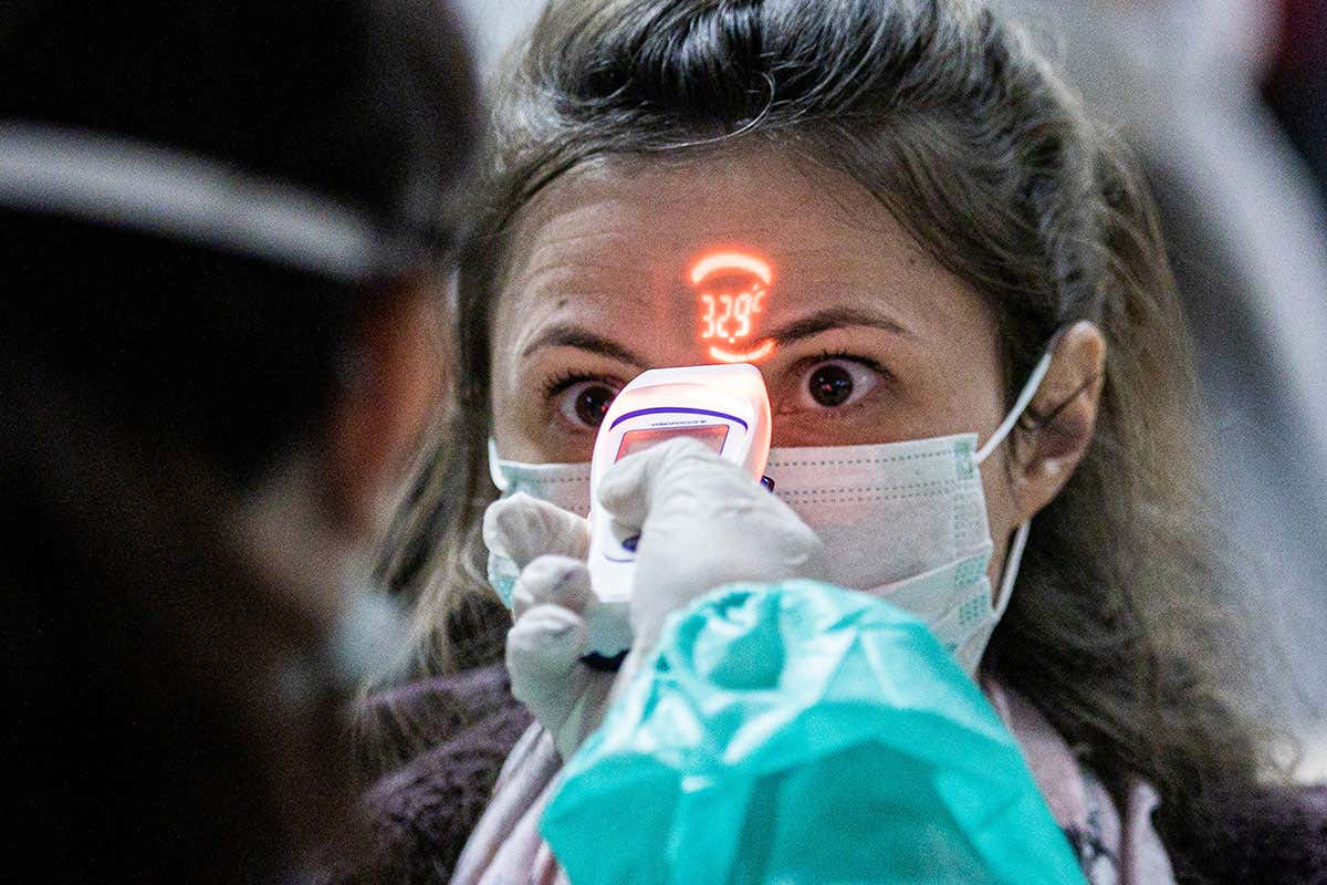 Омикрон особенно опасен после новогодних праздников — рассказываем, почему