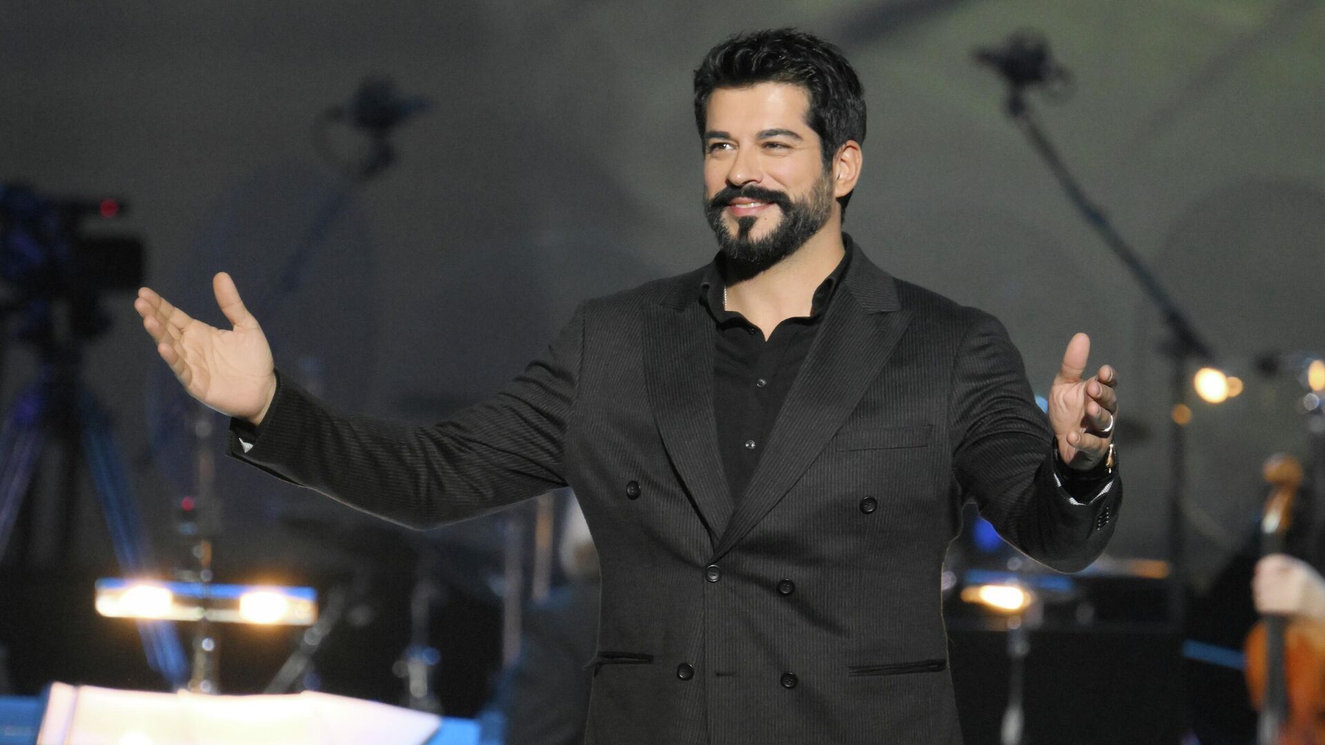 Девушка из Узбекистана заявила на шоу знакомств, что с ней флиртует Бурак Озчивит