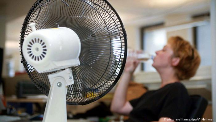 Как и что лучше пить в жару: объясняем, почему вы могли делать это неправильно