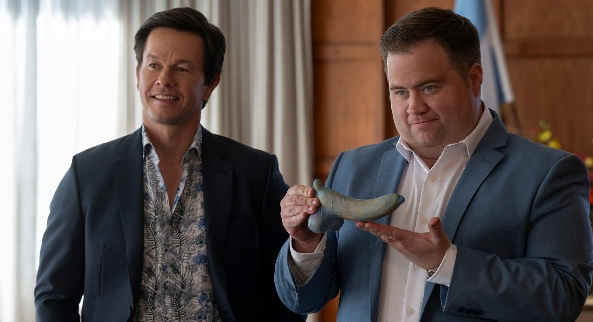 Марк Уолберг и Пол Уолтер Хаузер в трейлере комедийного боевика «Шары вверх»