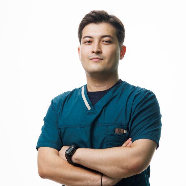 Недавно я сдал USMLE Step 1, что является большим достижением для любого медицинского студента, особенно из Центральной Азии. Это был трудный путь, полный интенсивных занятий и клинических ротаций, но благодаря CAU я справился. Наш учебный план дал мне отличную основу, а профессора были очень поддерживающими. Прохождение USMLE Step 1 — это огромный шаг на пути к моей мечте стать признанным международным кардиоторакальным хирургом.